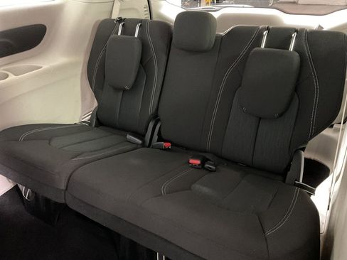 Used 2022 Chrysler Voyager LX image 20