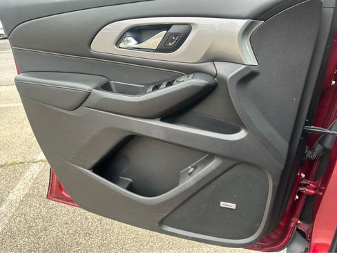 Used 2019 Chevrolet Traverse RS w/ LPO, Floor Liner Package AWD/4WD image 21