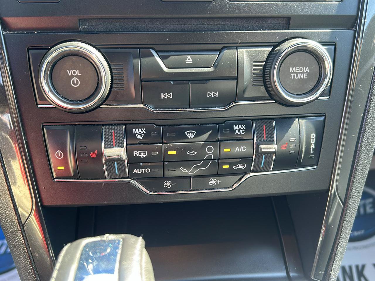 Used 2017 Ford Explorer XLT w/ Equipment Group 202A FWD image 20