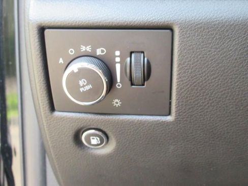 Used 2022 Jeep Grand Cherokee Laredo X image 19