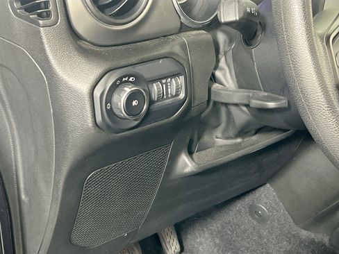 Used 2022 Jeep Wrangler Sport image 10