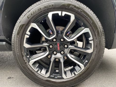 Used 2023 GMC Yukon Denali RWD image 45