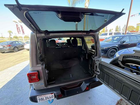 Used 2022 Jeep Wrangler Unlimited Sahara w/ Cold Weather Group AWD/4WD image 71
