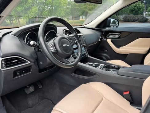 Used 2017 Jaguar F-PACE Premium AWD/4WD image 11