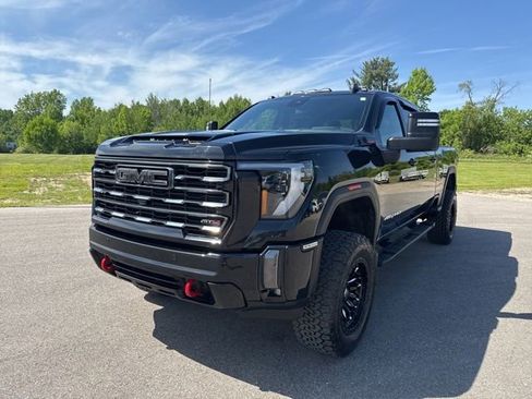 Used 2024 GMC Sierra 2500 AT4 w/ Technology Package AWD/4WD image 1