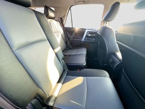 Used 2018 Toyota 4Runner SR5 Premium image 28