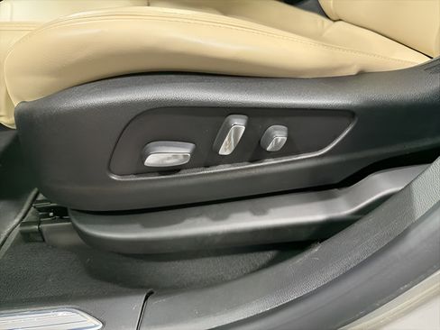 Used 2017 Cadillac XT5 Luxury w/ Driver Awareness Package FWD image 13