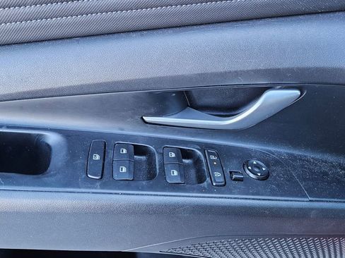 Used 2025 Hyundai Elantra SEL image 13