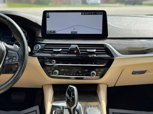 Used 2022 BMW 530i w/ Premium Package RWD image 21