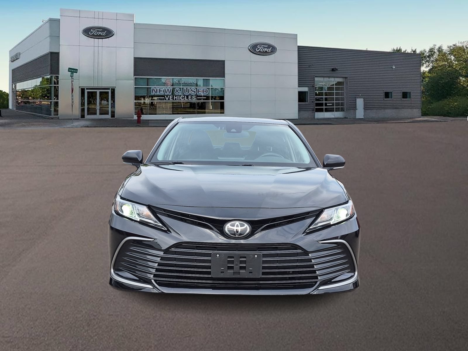 Used 2023 Toyota Camry LE FWD image 3
