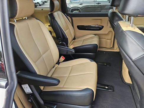 Used 2015 Kia Sedona SX image 22