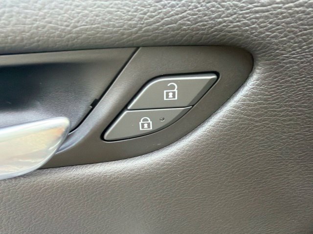 Used 2020 Cadillac XT4 Premium Luxury w/ Enhanced Visibility Package FWD image 25