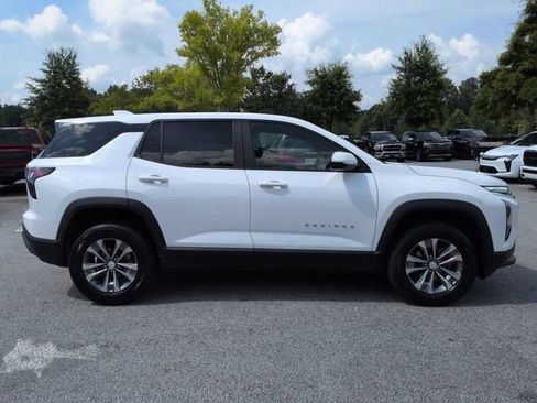 Used 2026 Chevrolet Equinox LT FWD image 3