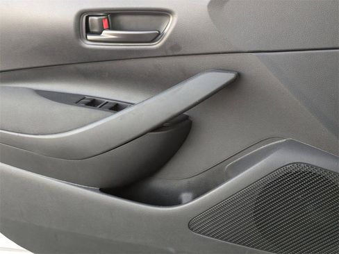 Used 2025 Toyota Corolla LE image 11