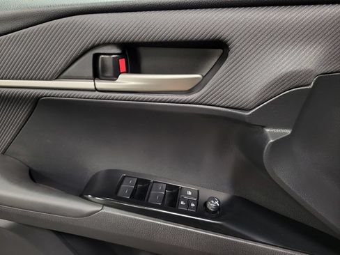 Used 2025 Toyota Camry SE FWD image 28