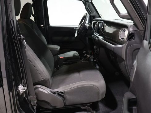 Used 2019 Jeep Wrangler Unlimited Sahara w/ Dual Top Group image 21