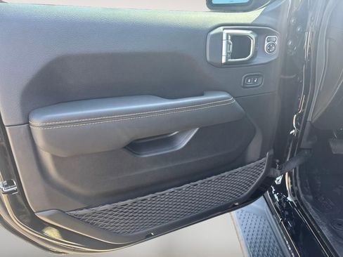 New 2025 Jeep Gladiator Sport image 12