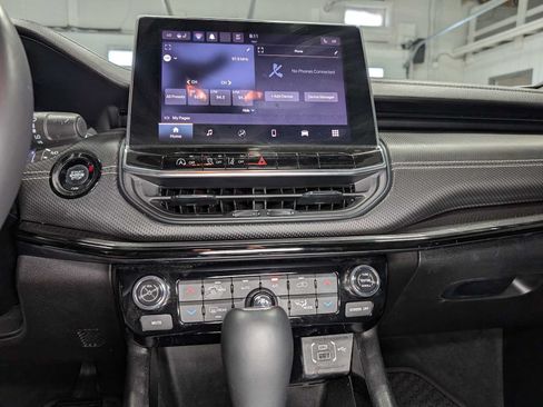 Used 2022 Jeep Compass Latitude w/ Convenience Group AWD/4WD image 32