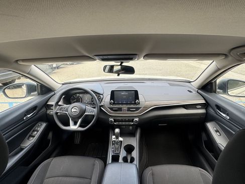 Used 2025 Nissan Altima 2.5 SV FWD image 34