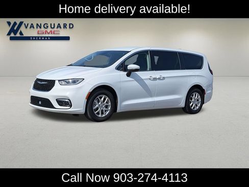 Used 2023 Chrysler Pacifica Touring-L FWD image 3