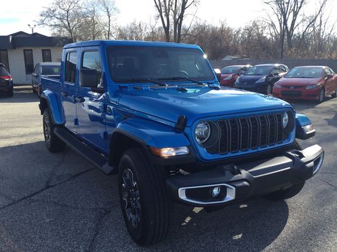 Used 2025 Jeep Gladiator Sport w/ Premium Package image 4