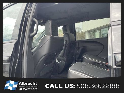 New 2026 Chrysler Pacifica Limited w/ S Appearance Package AWD/4WD image 11