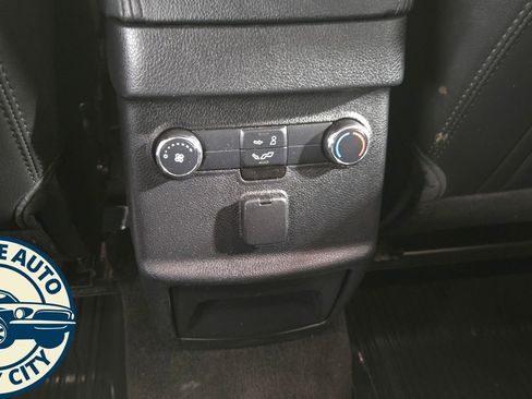 Used 2018 Ford Explorer XLT w/ Equipment Group 202A AWD/4WD image 31