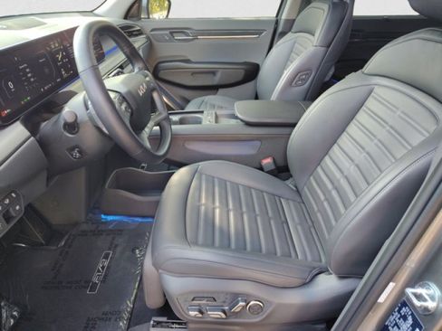 Used 2024 Kia EV9 Land AWD/4WD image 11