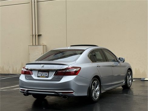 Used 2016 Honda Accord Touring image 6