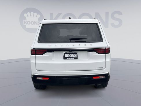 Used 2024 Jeep Wagoneer Series III AWD/4WD image 10