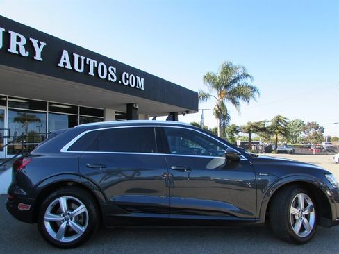 Used 2019 Audi e-tron Prestige w/ Prestige Package AWD/4WD image 8