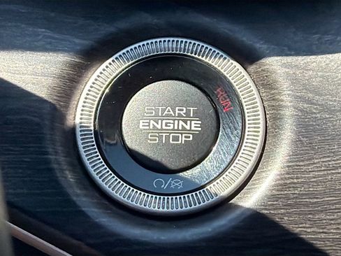 Used 2023 Jeep Grand Cherokee L Limited w/ Black Appearance Package image 36