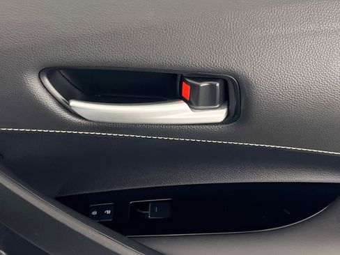 Used 2022 Toyota Corolla SE image 32