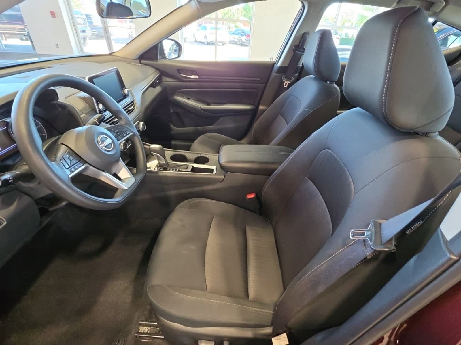 Used 2025 Nissan Altima 2.5 SV FWD image 13