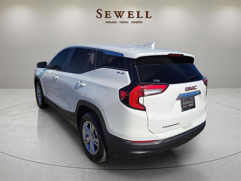 Certified 2024 GMC Terrain SLE image 3