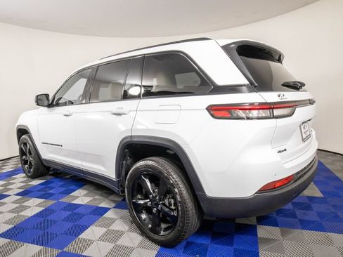 Used 2025 Jeep Grand Cherokee Limited w/ Black Appearance Package AWD/4WD image 8