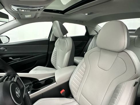 Used 2023 Hyundai Elantra Limited FWD image 9