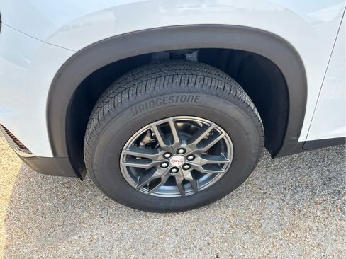 Used 2025 GMC Acadia Elevation FWD image 12