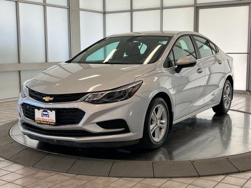 Used 2016 Chevrolet Cruze LT FWD image 3