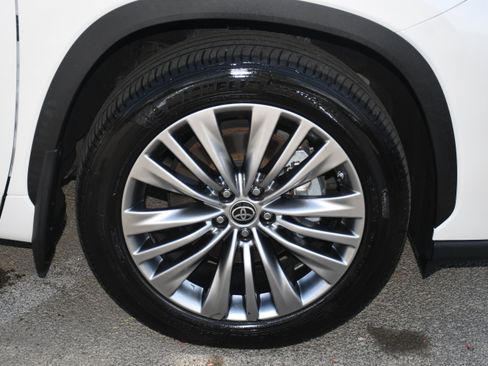 Used 2021 Toyota Highlander Platinum image 24