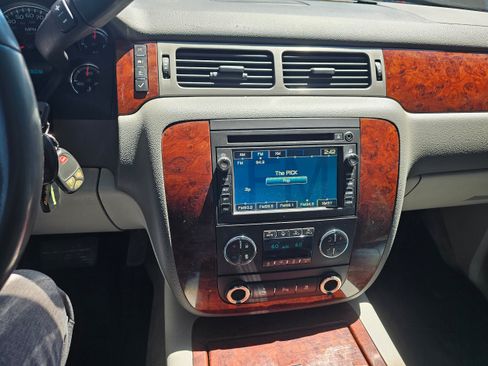 Used 2011 Chevrolet Avalanche LTZ AWD/4WD image 13