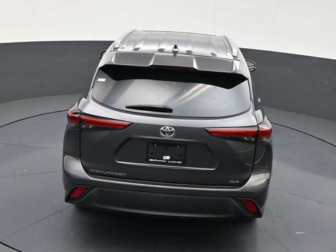 Used 2022 Toyota Highlander XLE FWD image 15