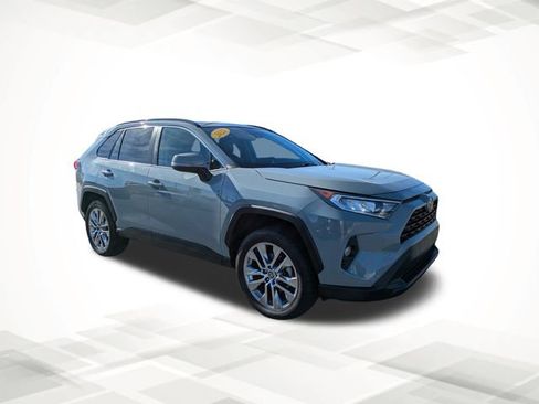 Used 2021 Toyota RAV4 XLE Premium image 2