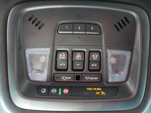 Used 2023 Chevrolet Traverse LT w/ LT Premium Package image 33