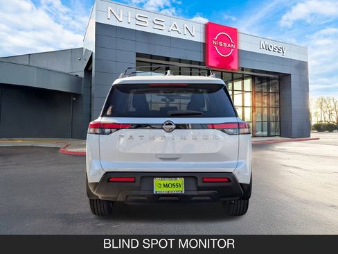 New 2025 Nissan Pathfinder SV image 9