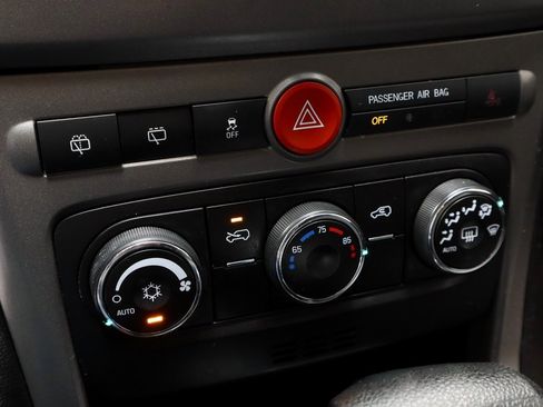 Used 2014 Chevrolet Captiva Sport LS image 32