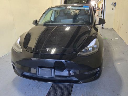 Used 2023 Tesla Model Y Performance AWD/4WD image 2
