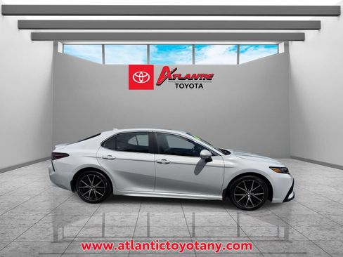Used 2023 Toyota Camry SE AWD/4WD image 6