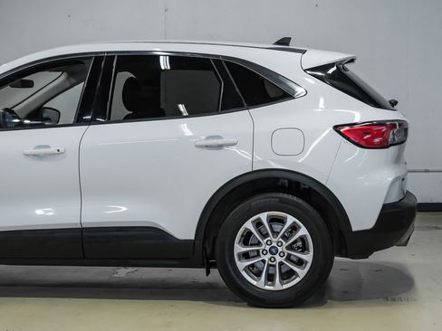 Used 2021 Ford Escape SE FWD image 17