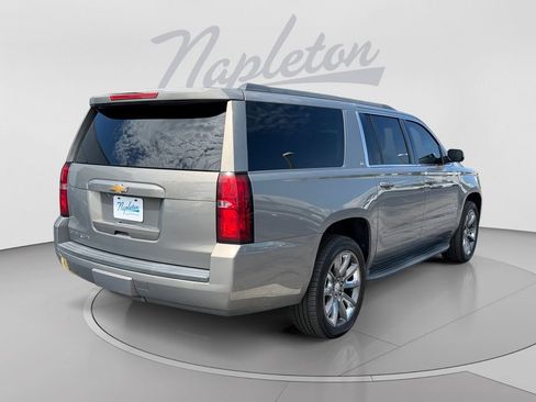 Used 2019 Chevrolet Suburban LT RWD image 8